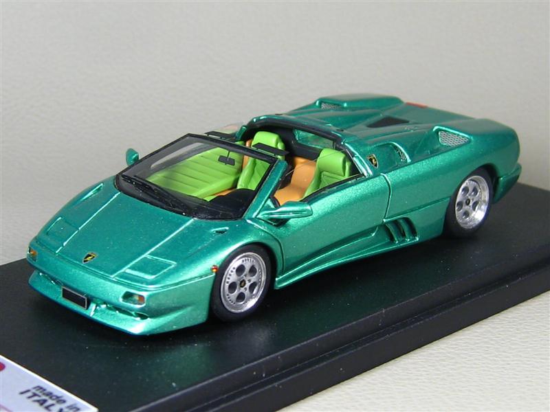 MR Collection: Lamborghini Diablo VT Roadster 1996 in 1:43 scale